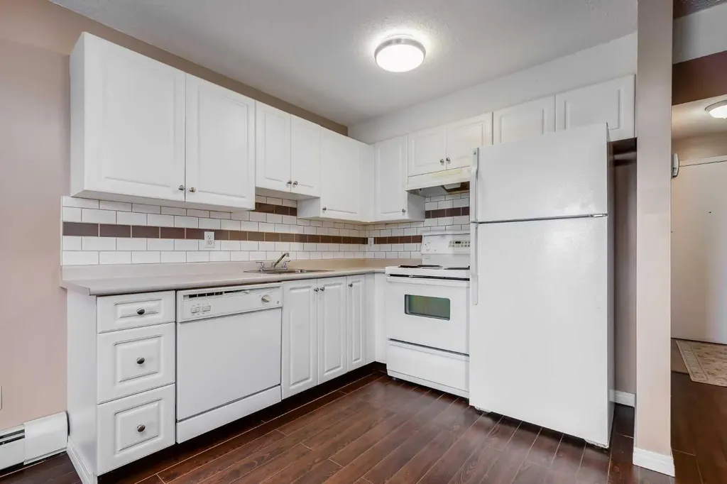 1717 60 Street SE Calgary AB T2A 7Y7