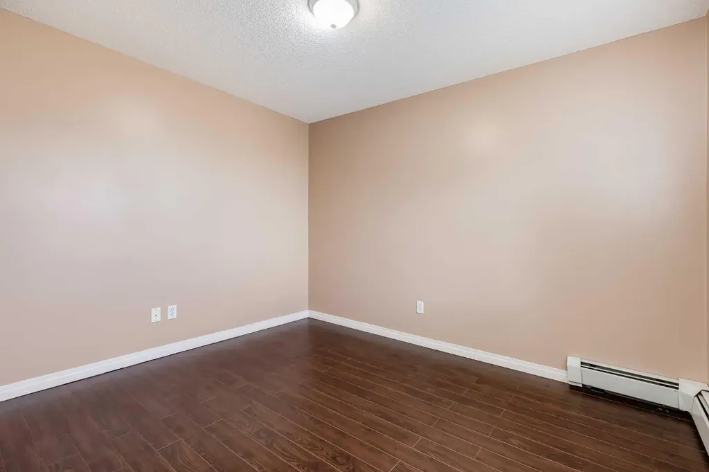 1717 60 Street SE Calgary AB T2A 7Y7