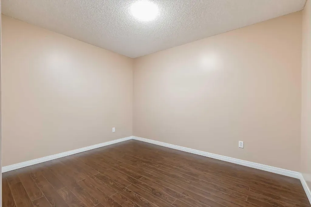 1717 60 Street SE Calgary AB T2A 7Y7