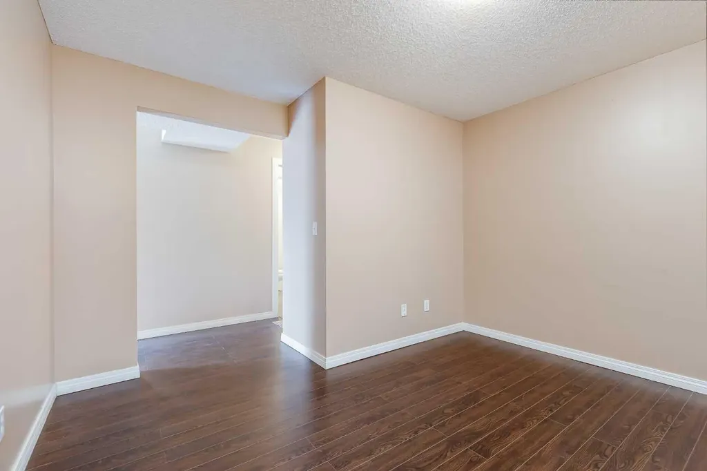 1717 60 Street SE Calgary AB T2A 7Y7