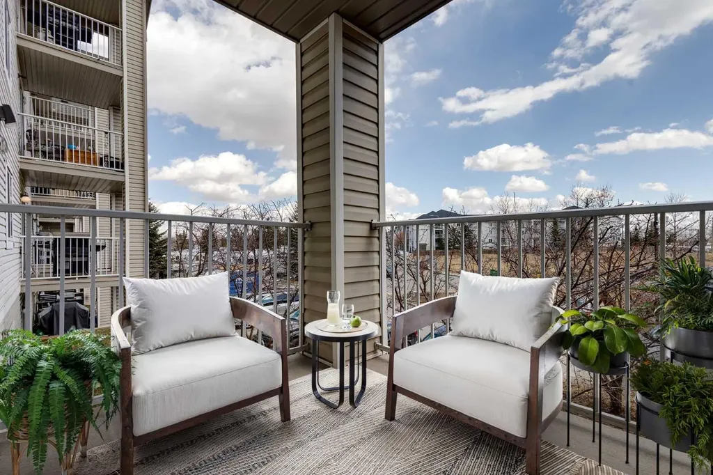 1717 60 Street SE Calgary AB T2A 7Y7