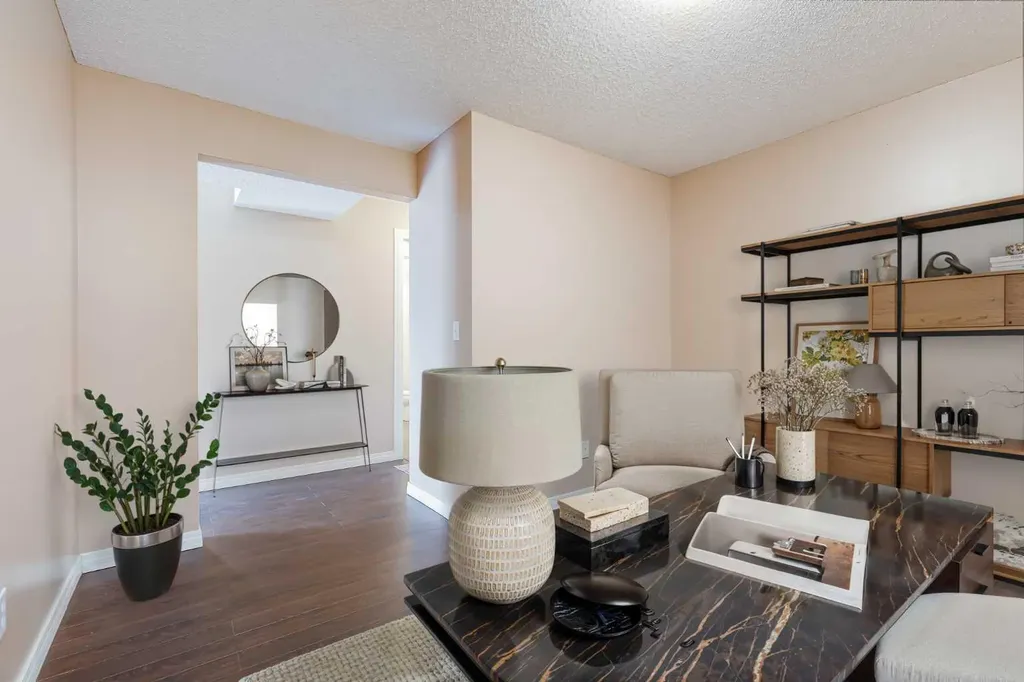 1717 60 Street SE Calgary AB T2A 7Y7