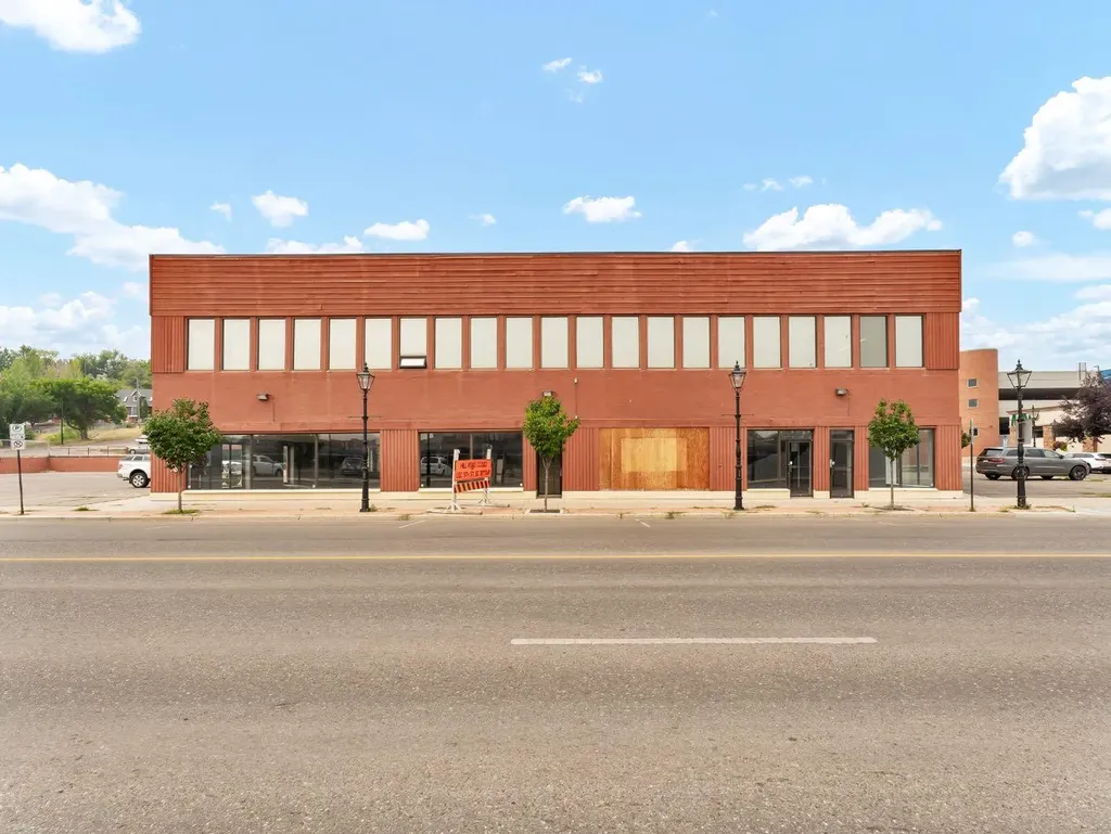 410 South Railway Street SE Medicine Hat AB T1A2V5