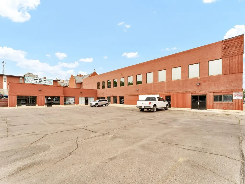 410 South Railway Street SE Medicine Hat AB T1A2V5