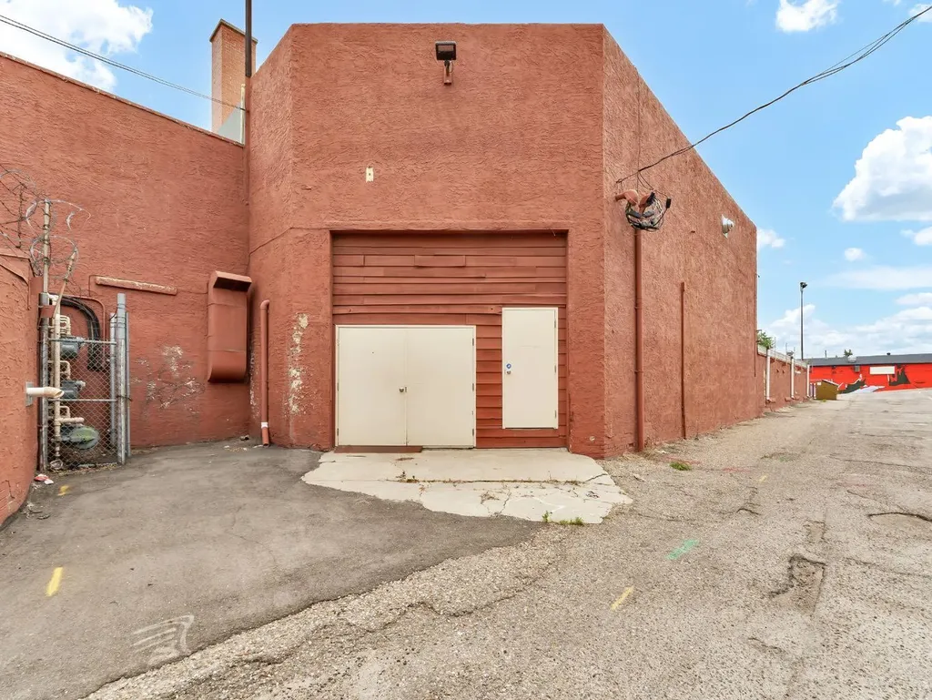 410 South Railway Street SE Medicine Hat AB T1A2V5