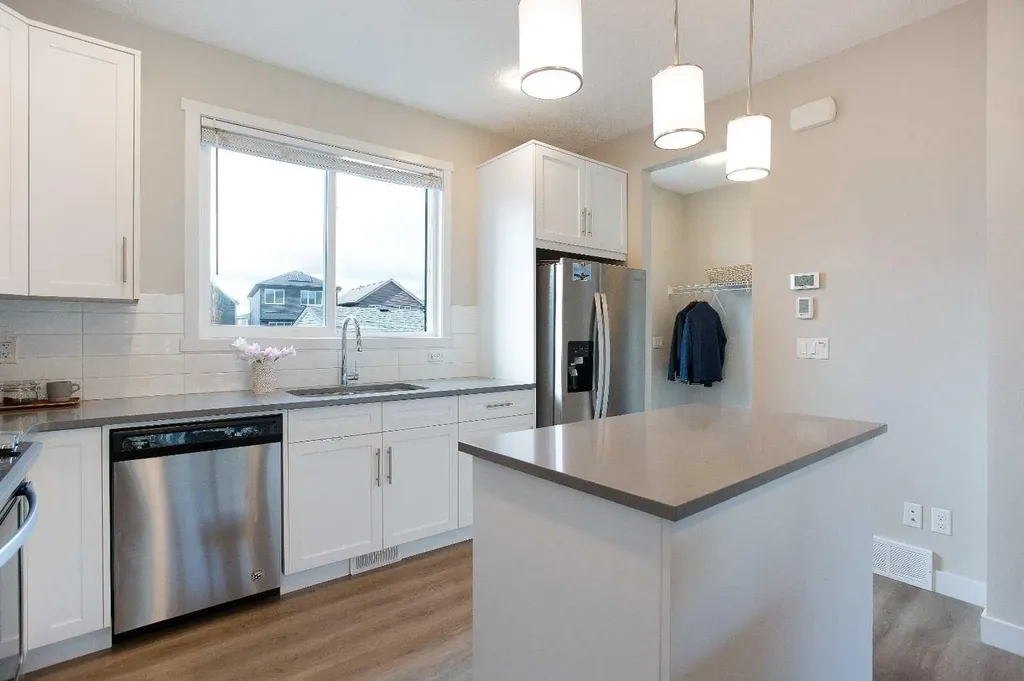 380 Belmont Avenue SW Calgary AB T2X 4H8