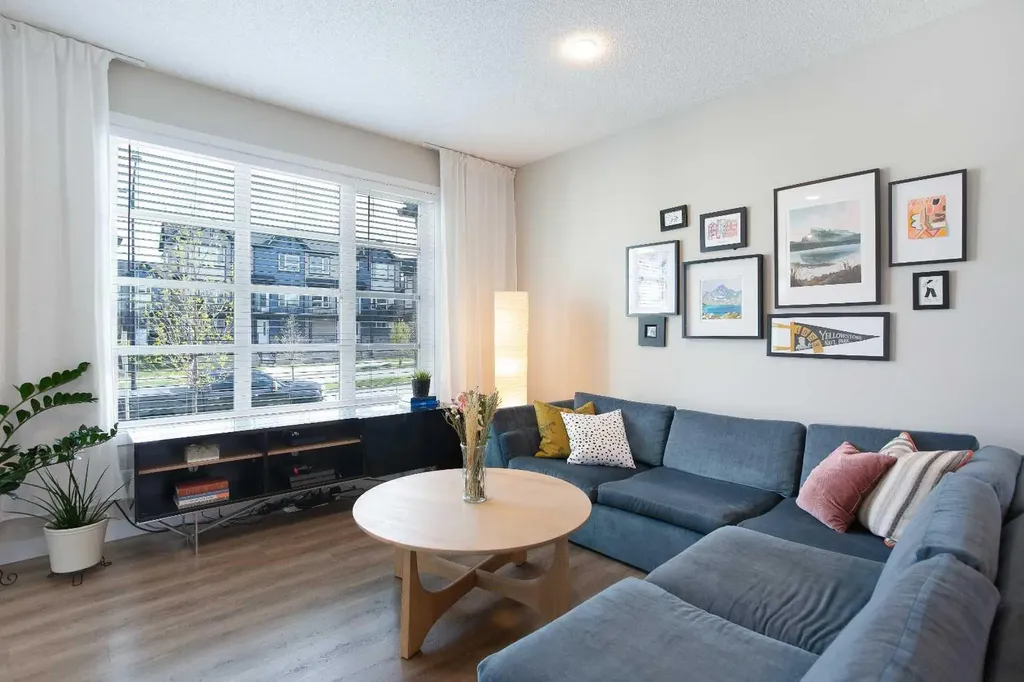 380 Belmont Avenue SW Calgary AB T2X 4H8