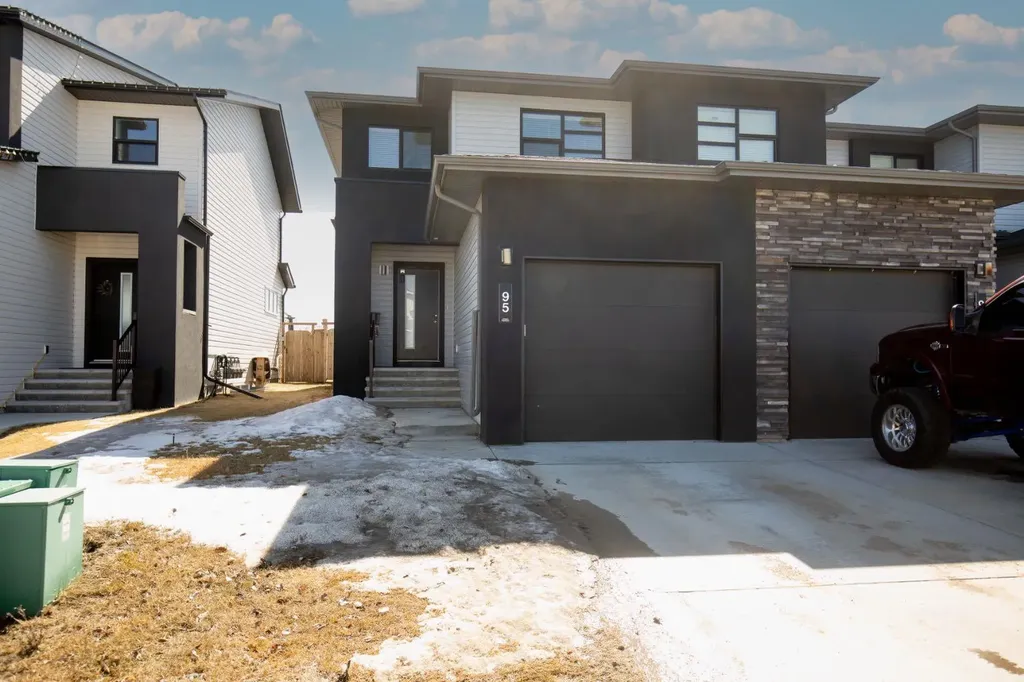 95 Palmer Circle Blackfalds AB T4M 0N7