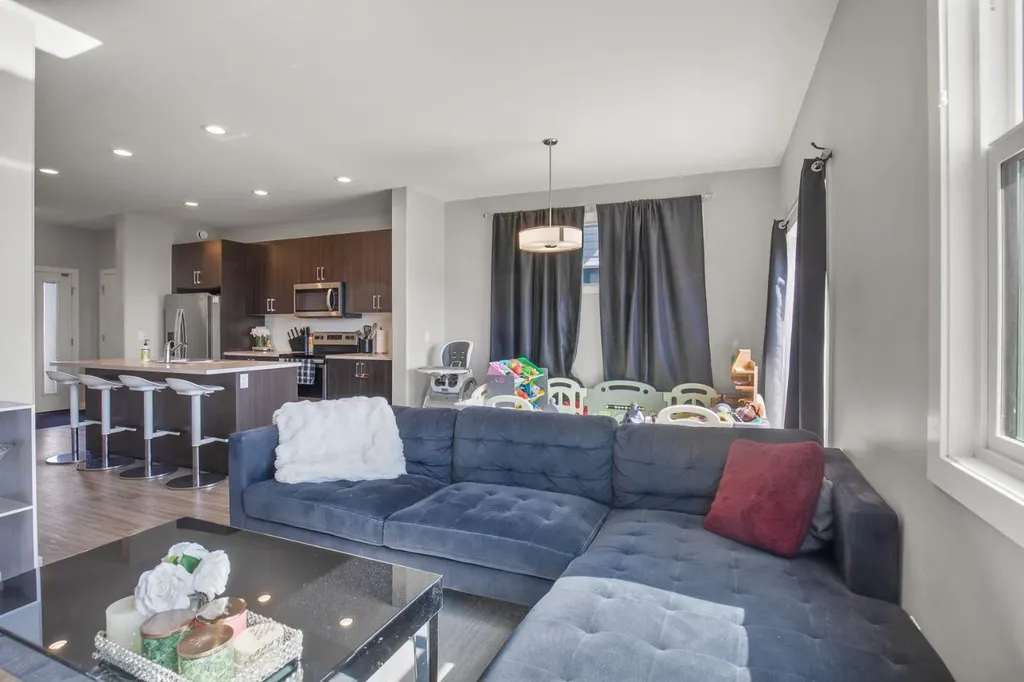95 Palmer Circle Blackfalds AB T4M 0N7