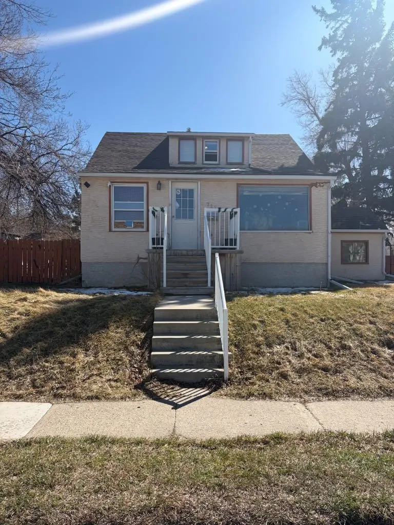 712 9 Avenue S Lethbridge AB T1J 1T5