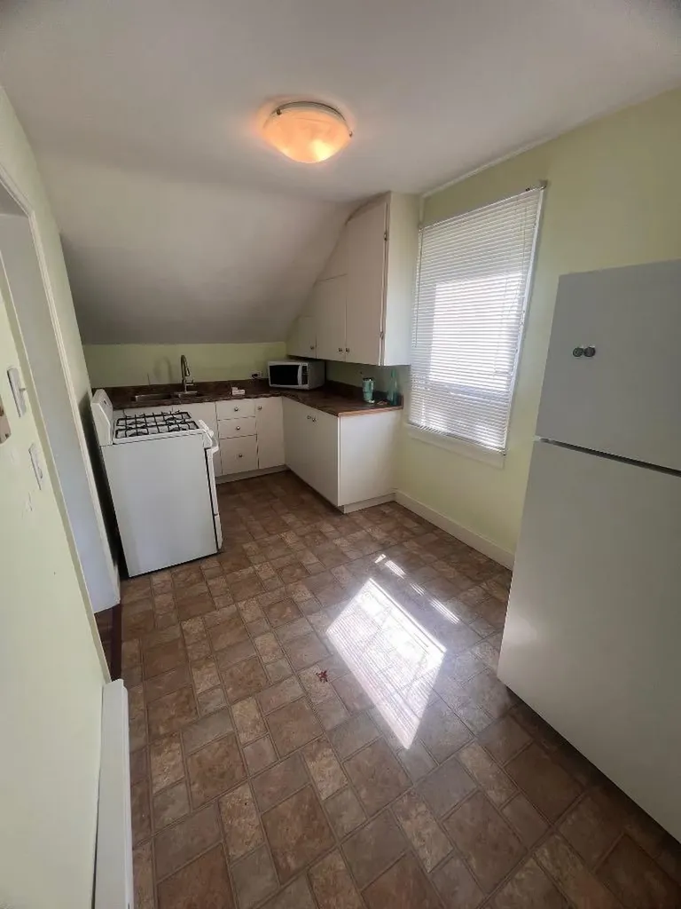 712 9 Avenue S Lethbridge AB T1J 1T5