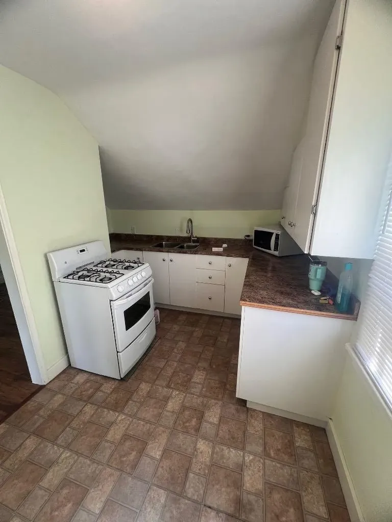 712 9 Avenue S Lethbridge AB T1J 1T5