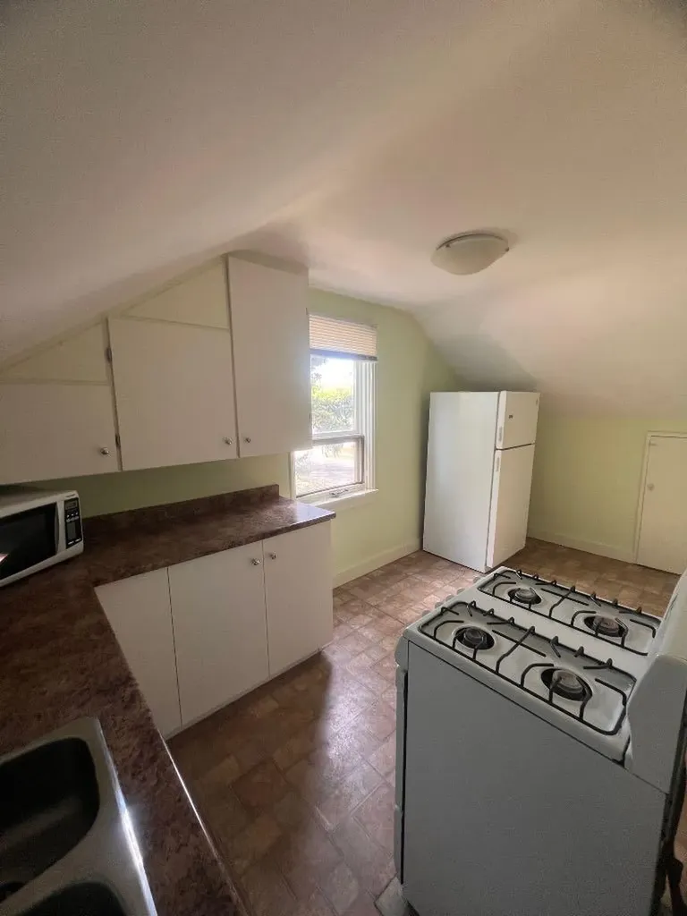 712 9 Avenue S Lethbridge AB T1J 1T5