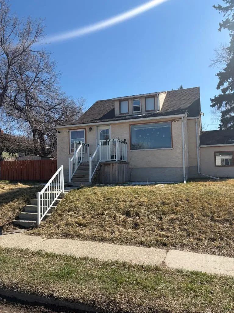 712 9 Avenue S Lethbridge AB T1J 1T5
