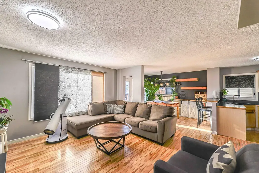 88 Evansford Road NW Calgary AB T3P 1G8