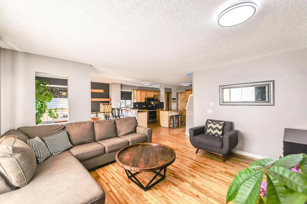 88 Evansford Road NW Calgary AB T3P 1G8