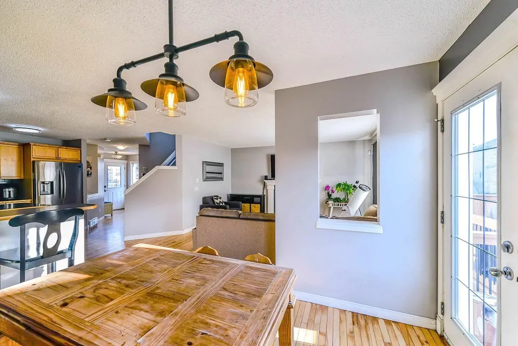 88 Evansford Road NW Calgary AB T3P 1G8