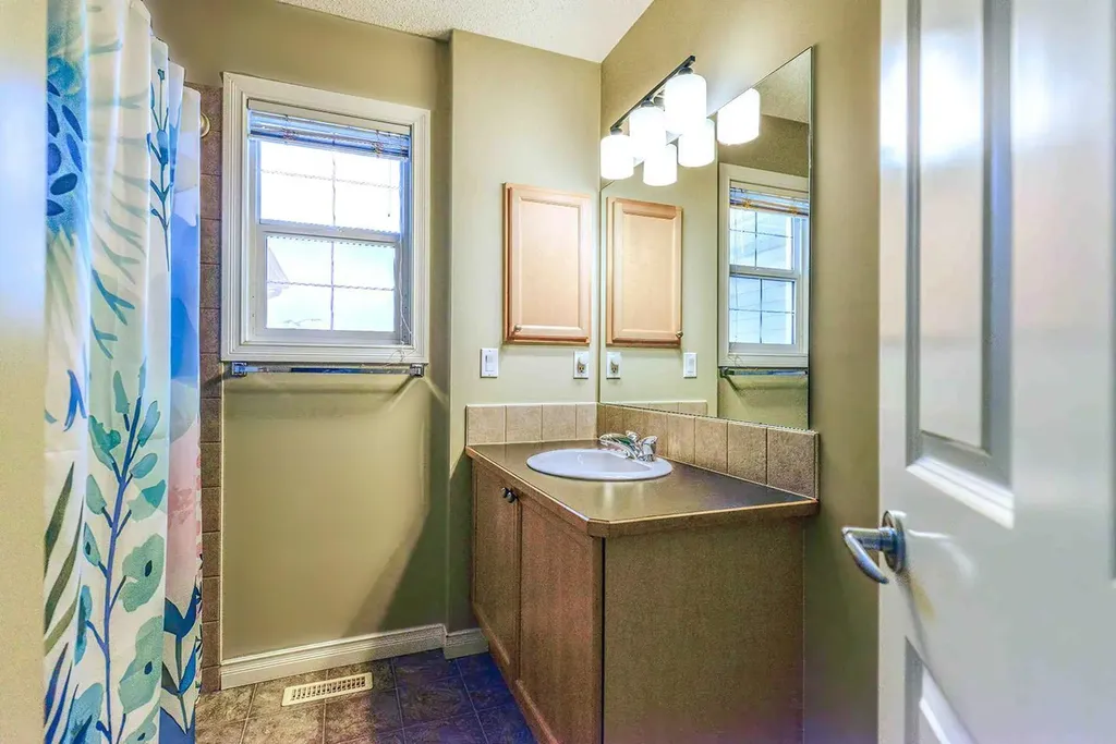 88 Evansford Road NW Calgary AB T3P 1G8