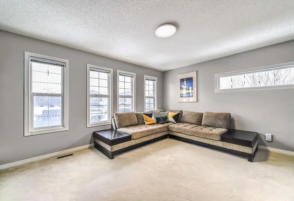 88 Evansford Road NW Calgary AB T3P 1G8