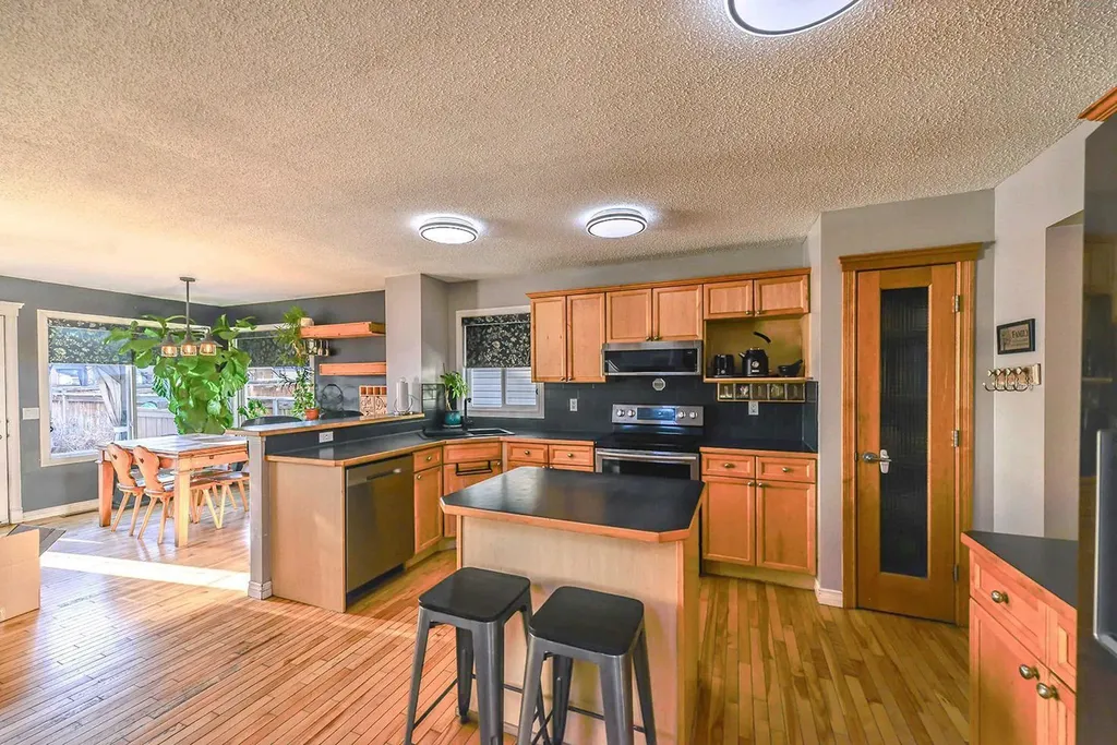 88 Evansford Road NW Calgary AB T3P 1G8