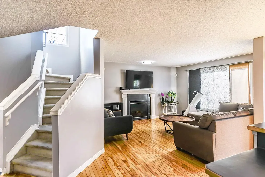 88 Evansford Road NW Calgary AB T3P 1G8