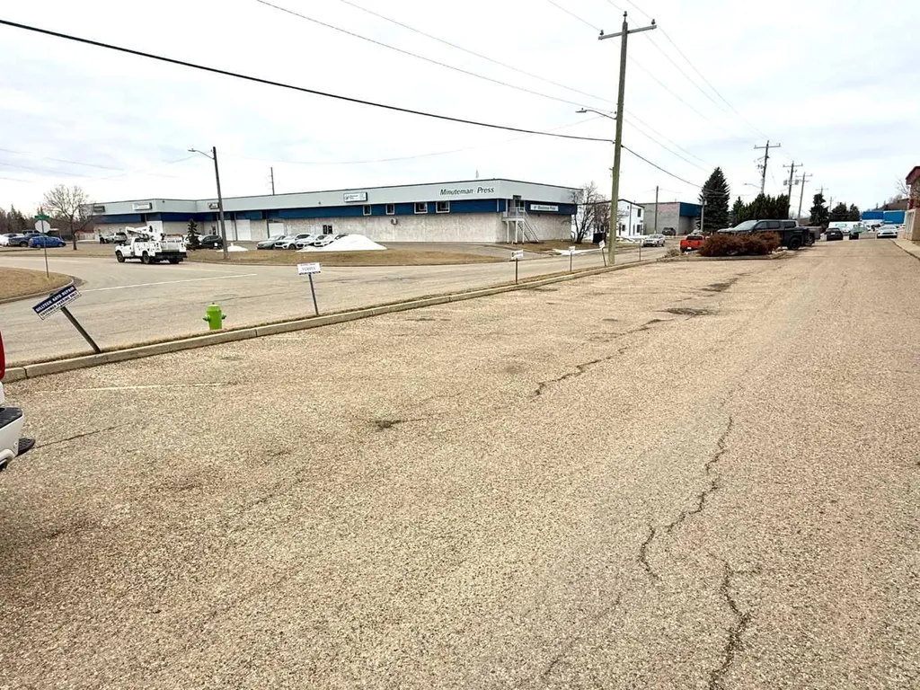 4608 62 Street Red Deer AB T4N6T3