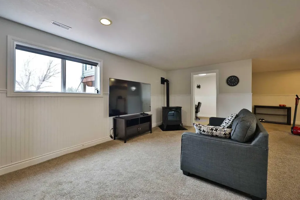609 7 Avenue Stirling AB T0K 2E0