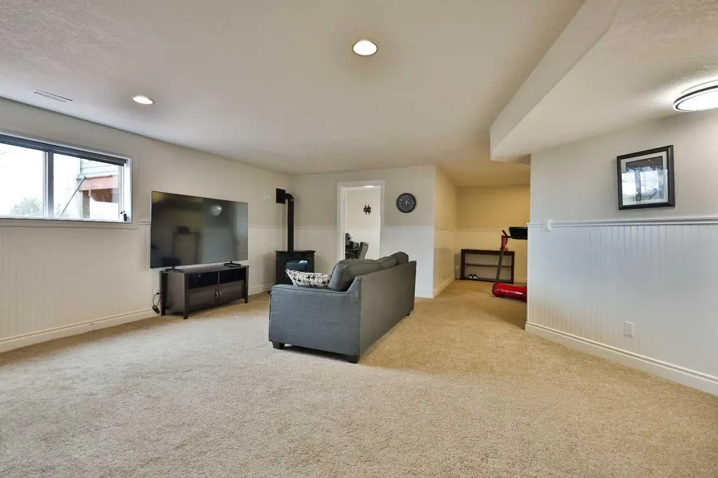 609 7 Avenue Stirling AB T0K 2E0