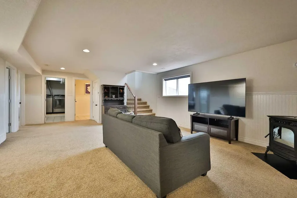609 7 Avenue Stirling AB T0K 2E0