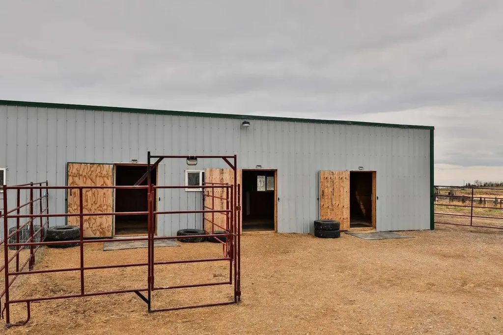 609 7 Avenue Stirling AB T0K 2E0