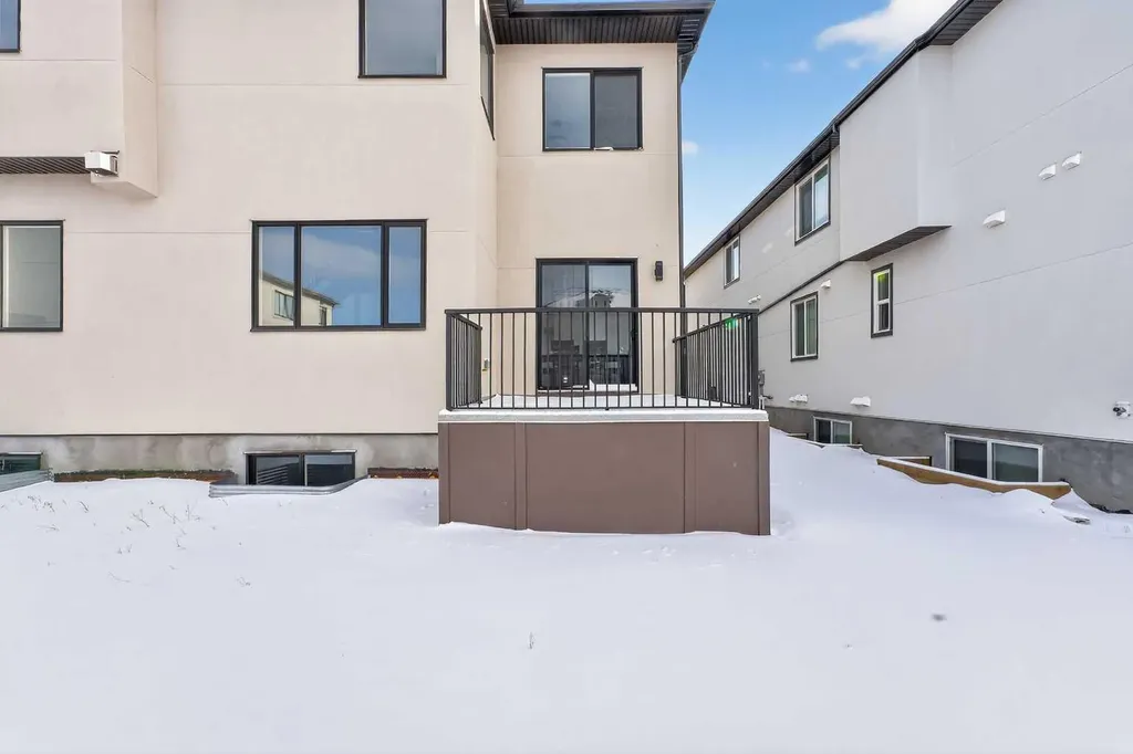 1049 Waterstone Green Chestermere AB T1X 2Z1