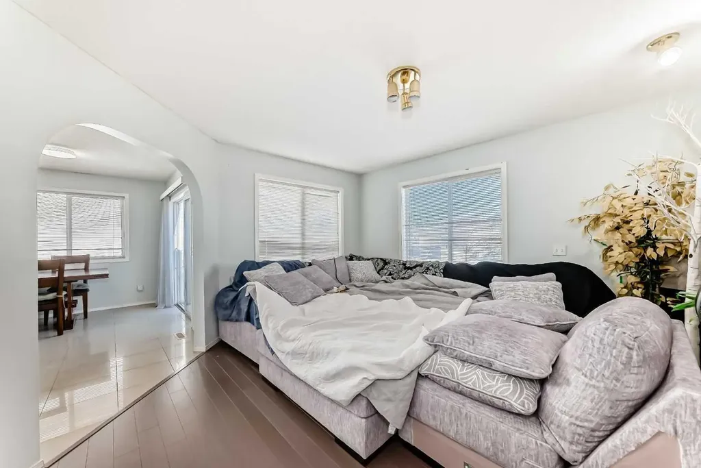 22 Applestone Park SE Calgary AB T2A 7S4