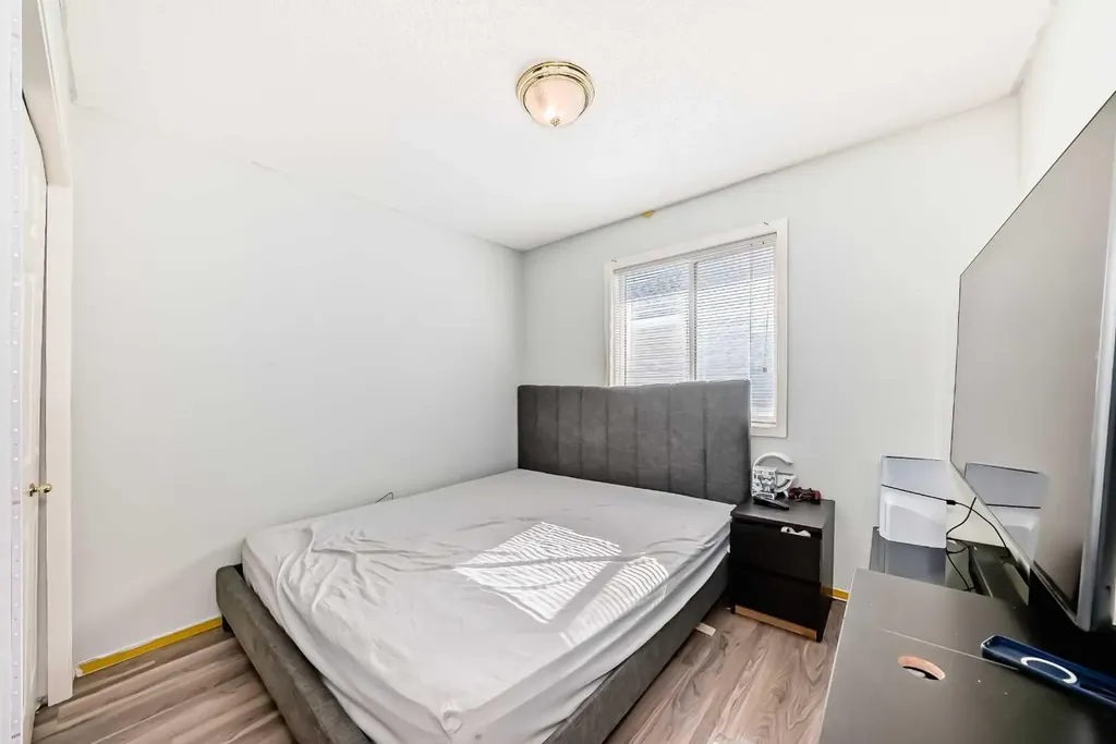 22 Applestone Park SE Calgary AB T2A 7S4