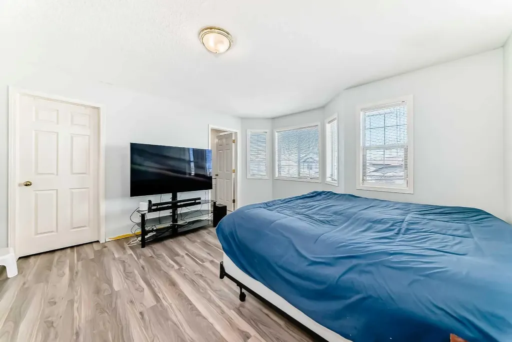 22 Applestone Park SE Calgary AB T2A 7S4