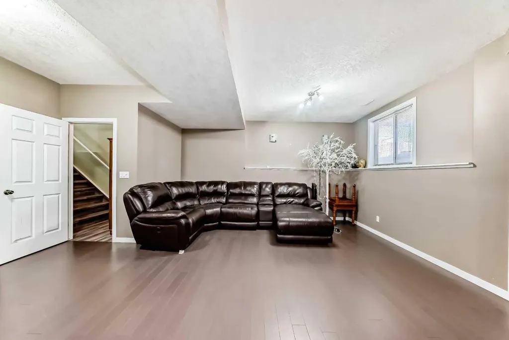 22 Applestone Park SE Calgary AB T2A 7S4