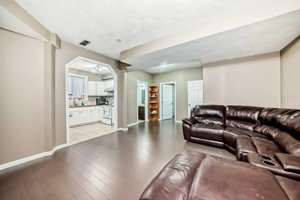 22 Applestone Park SE Calgary AB T2A 7S4