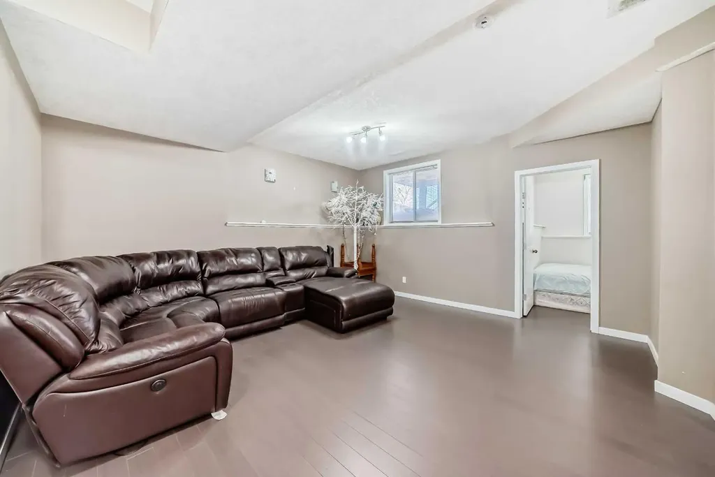 22 Applestone Park SE Calgary AB T2A 7S4