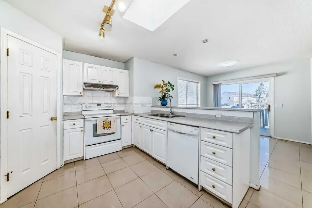 22 Applestone Park SE Calgary AB T2A 7S4