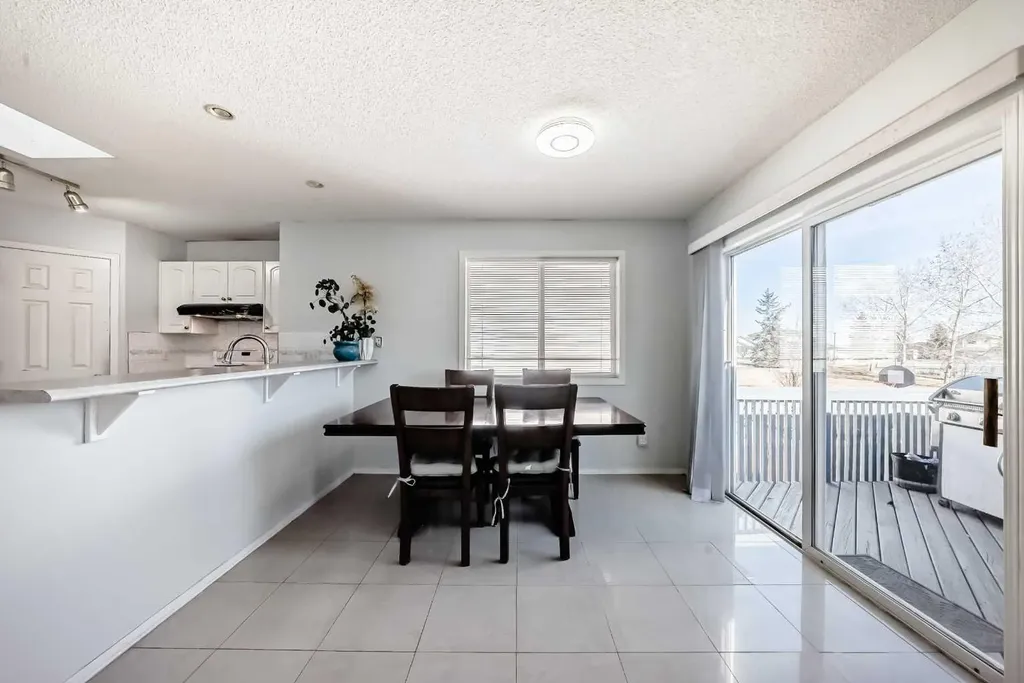 22 Applestone Park SE Calgary AB T2A 7S4