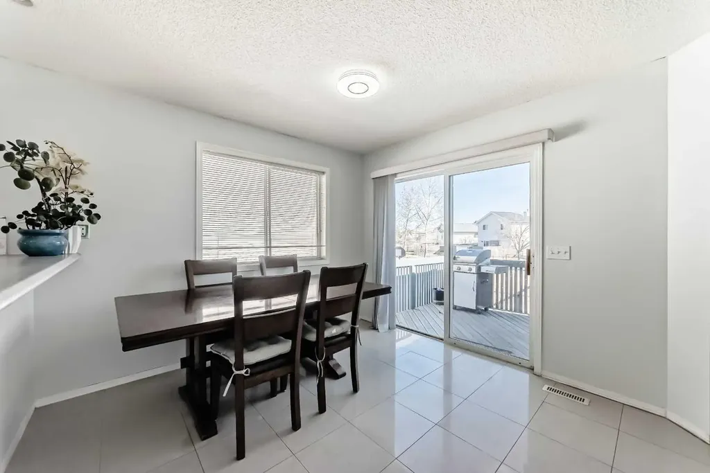 22 Applestone Park SE Calgary AB T2A 7S4