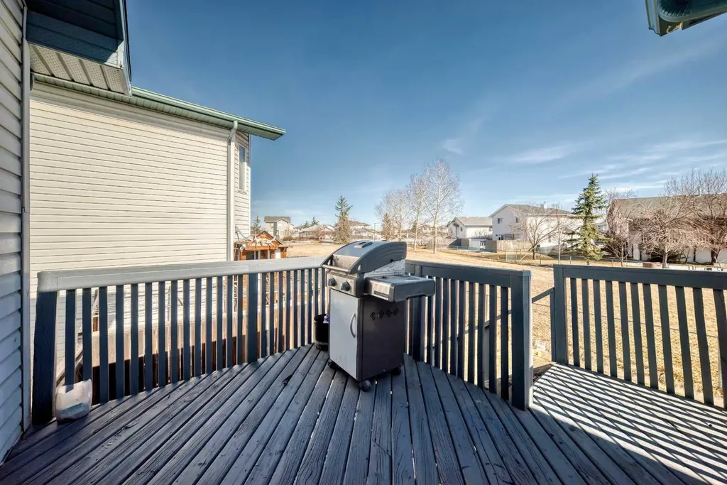 22 Applestone Park SE Calgary AB T2A 7S4