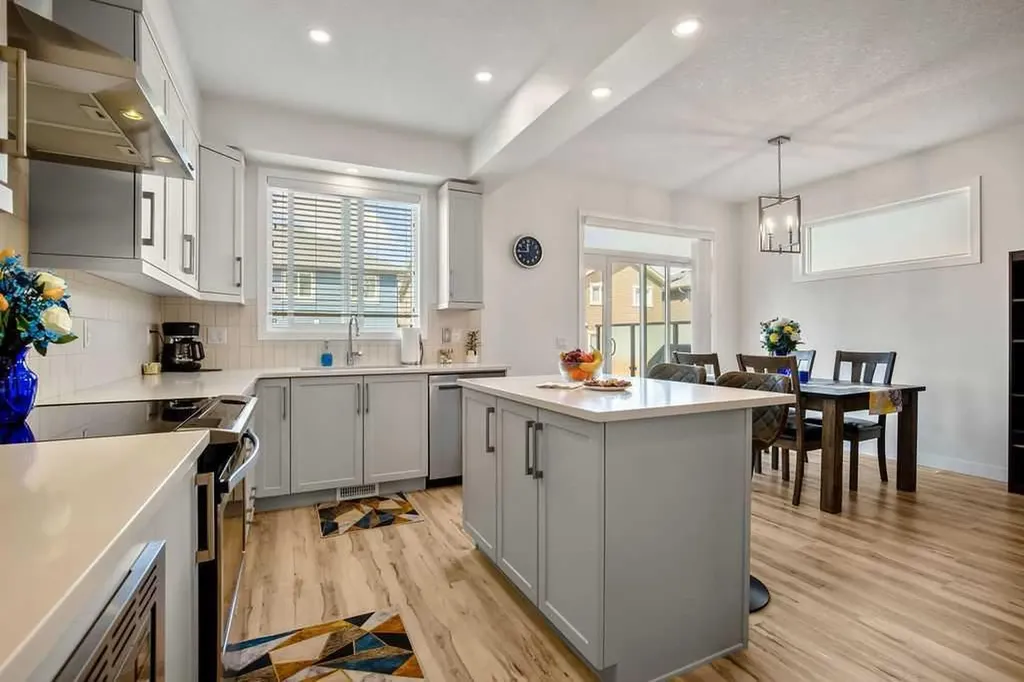 639 Kingsmere Way SE Airdrie AB T4A 0X7