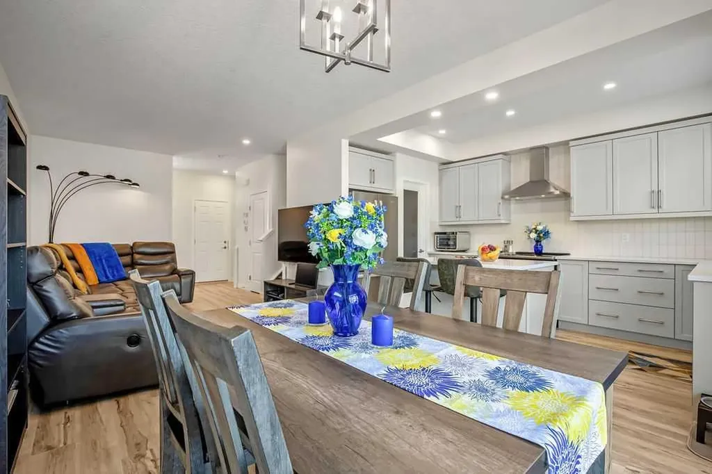 639 Kingsmere Way SE Airdrie AB T4A 0X7