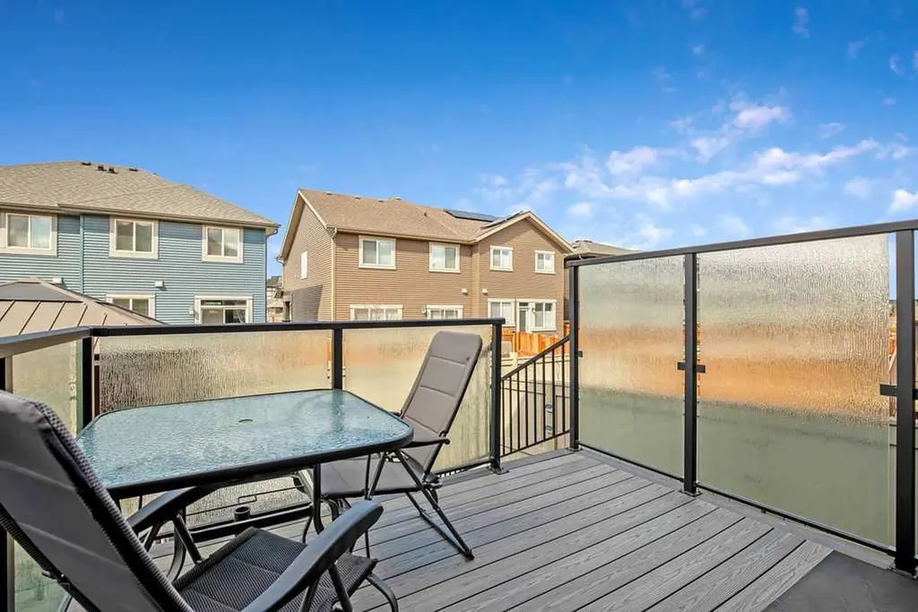 639 Kingsmere Way SE Airdrie AB T4A 0X7