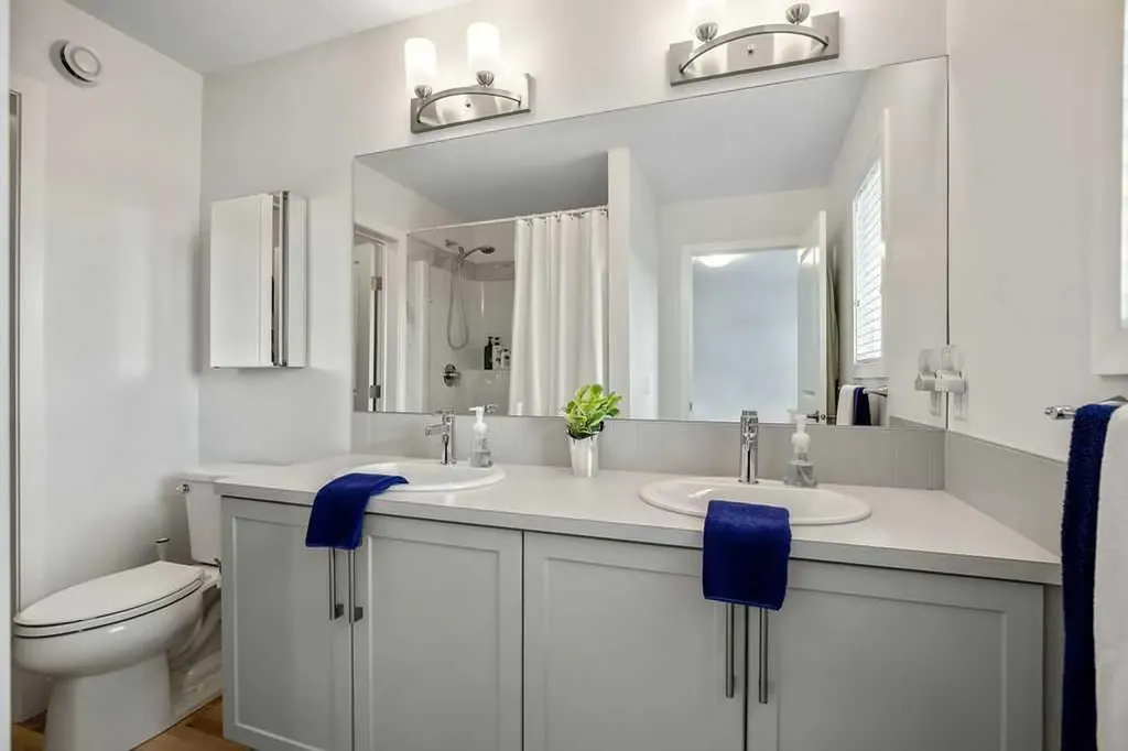 639 Kingsmere Way SE Airdrie AB T4A 0X7