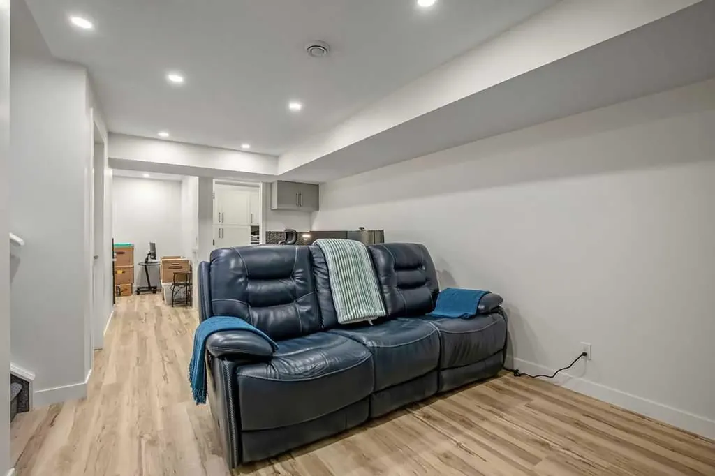 639 Kingsmere Way SE Airdrie AB T4A 0X7