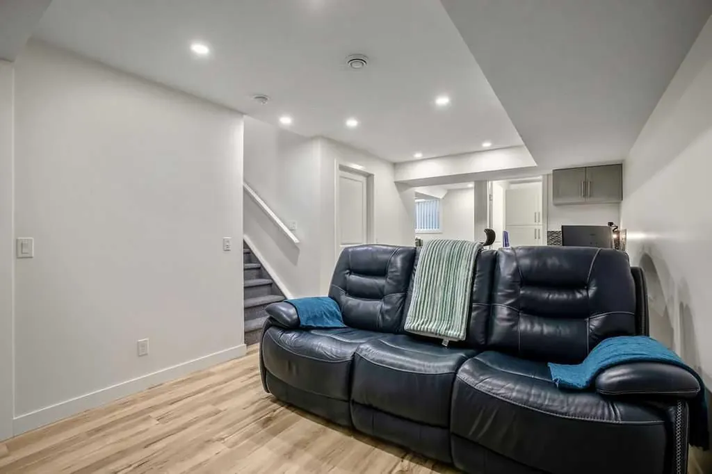 639 Kingsmere Way SE Airdrie AB T4A 0X7