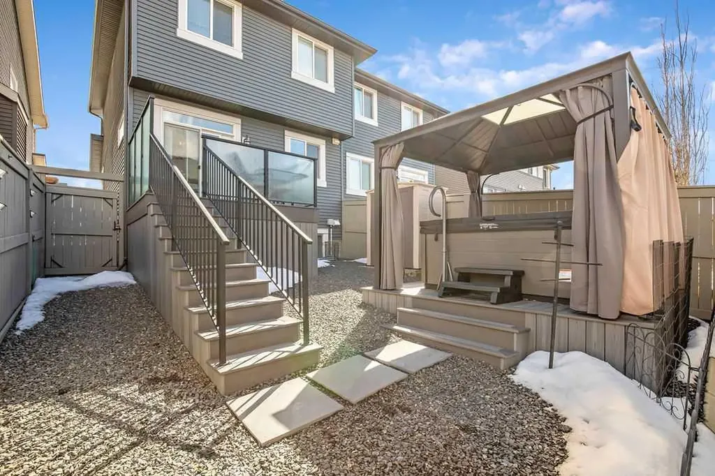 639 Kingsmere Way SE Airdrie AB T4A 0X7