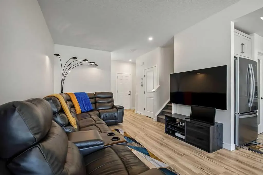 639 Kingsmere Way SE Airdrie AB T4A 0X7