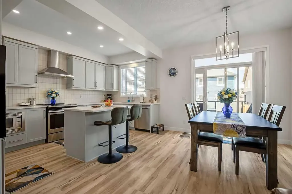 639 Kingsmere Way SE Airdrie AB T4A 0X7